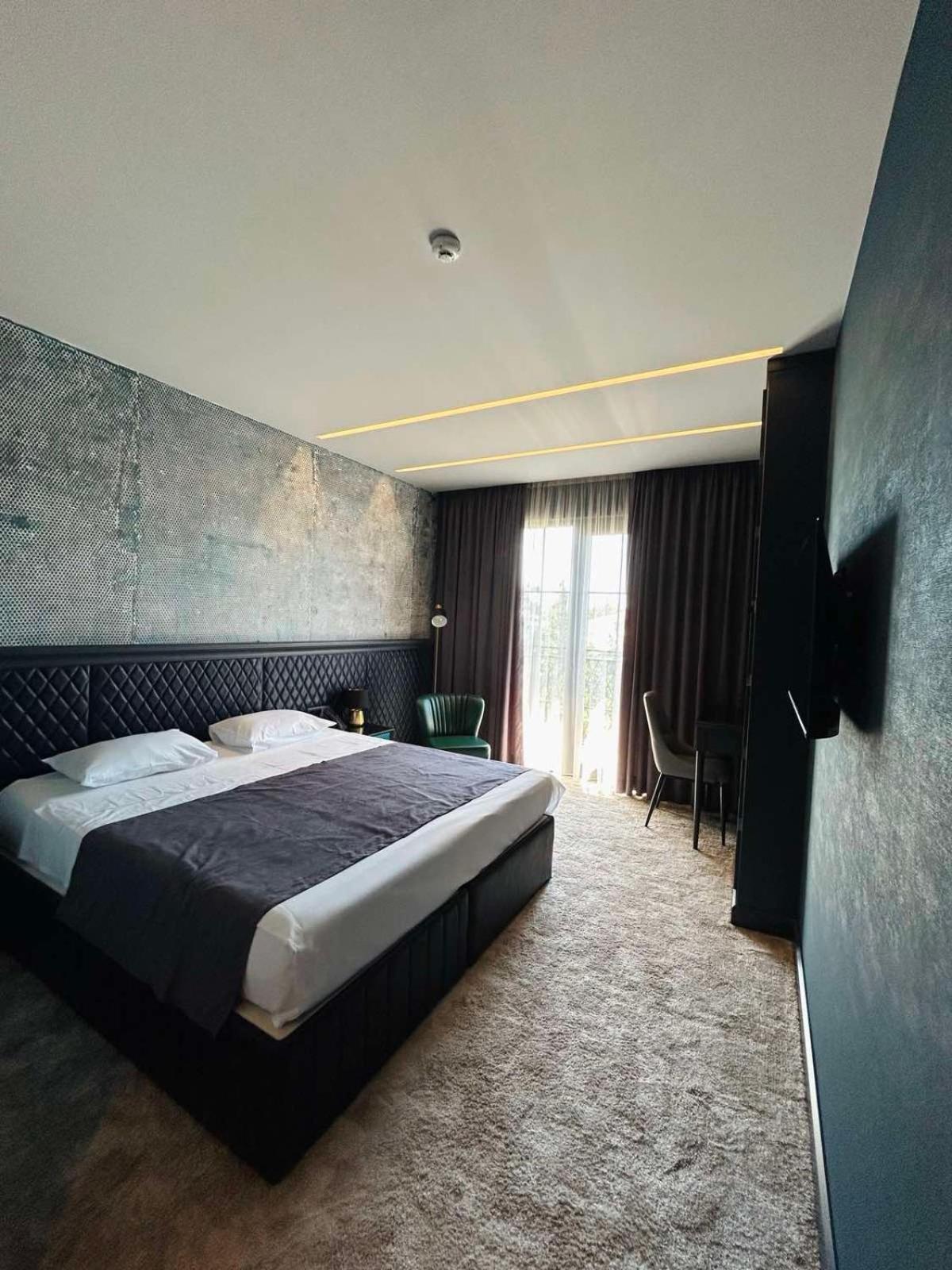 Solomon Hotel Кутаиси Екстериор снимка
