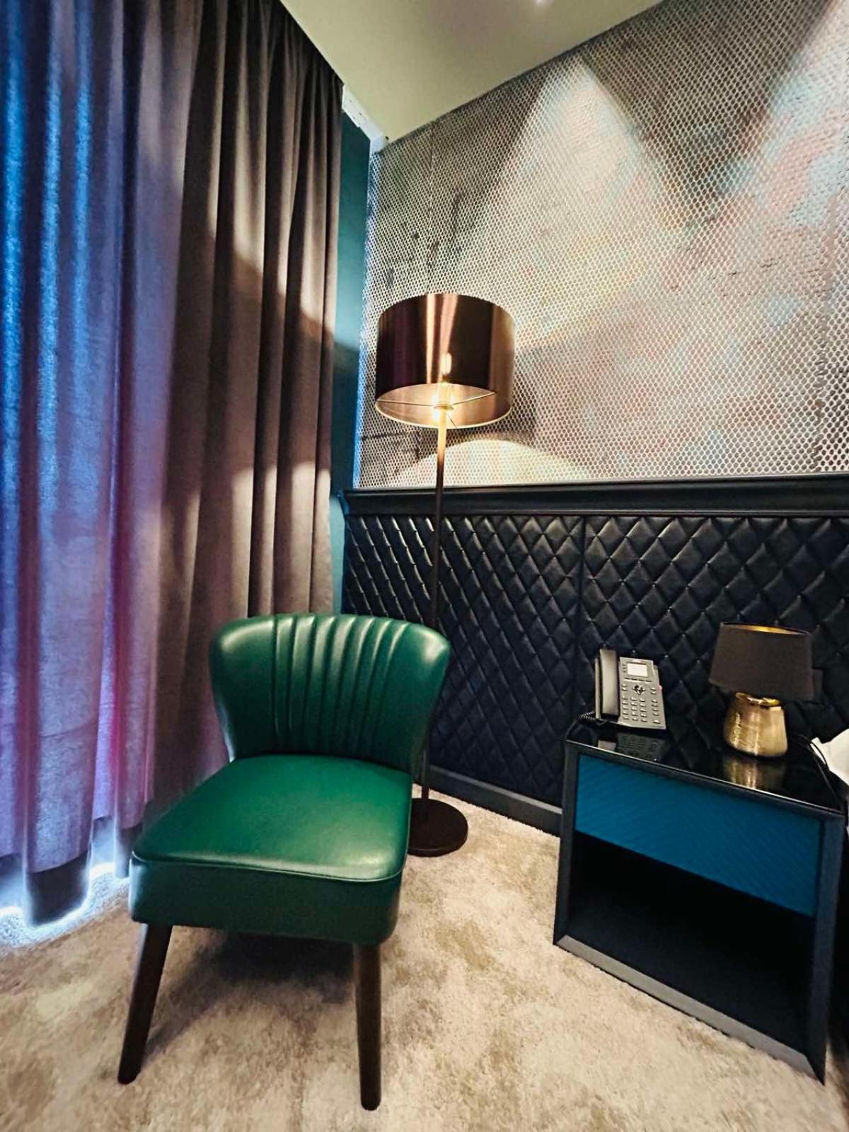 Solomon Hotel Кутаиси Екстериор снимка