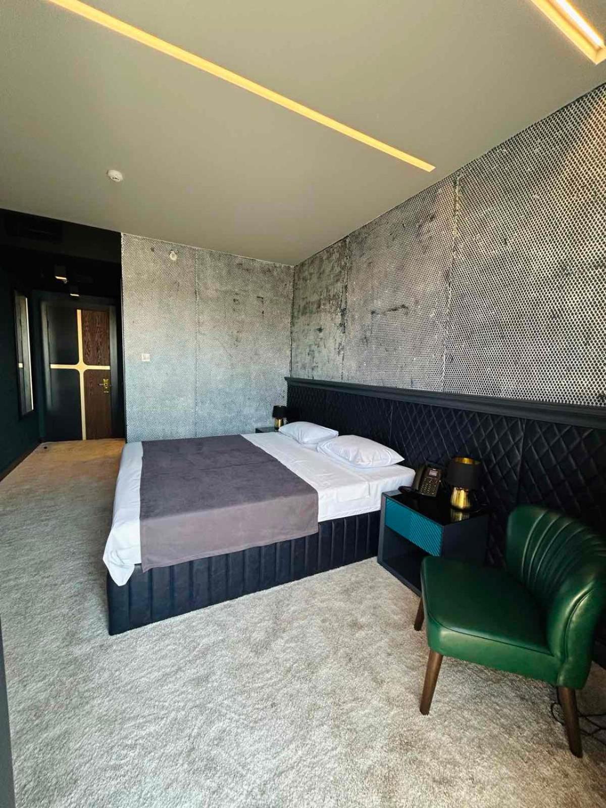 Solomon Hotel Кутаиси Екстериор снимка