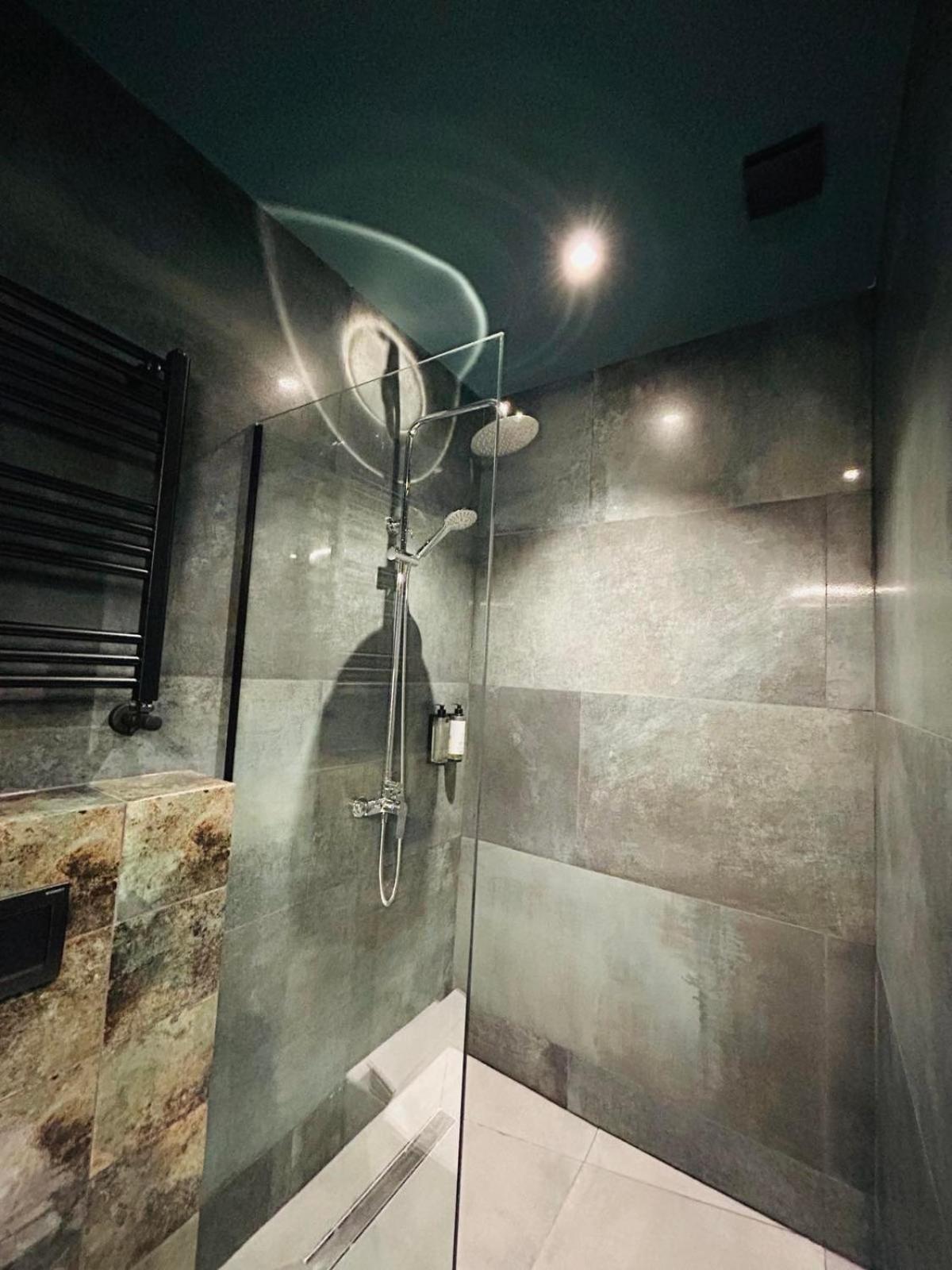 Solomon Hotel Кутаиси Екстериор снимка