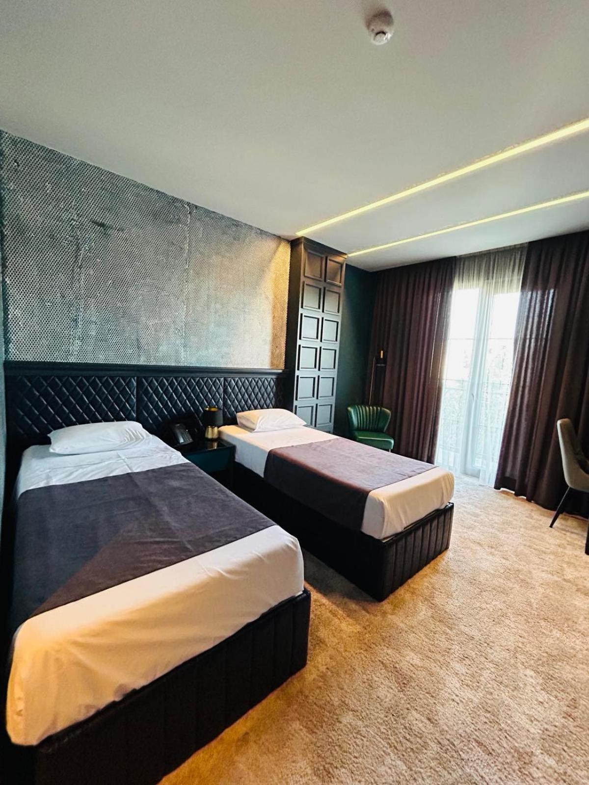Solomon Hotel Кутаиси Екстериор снимка