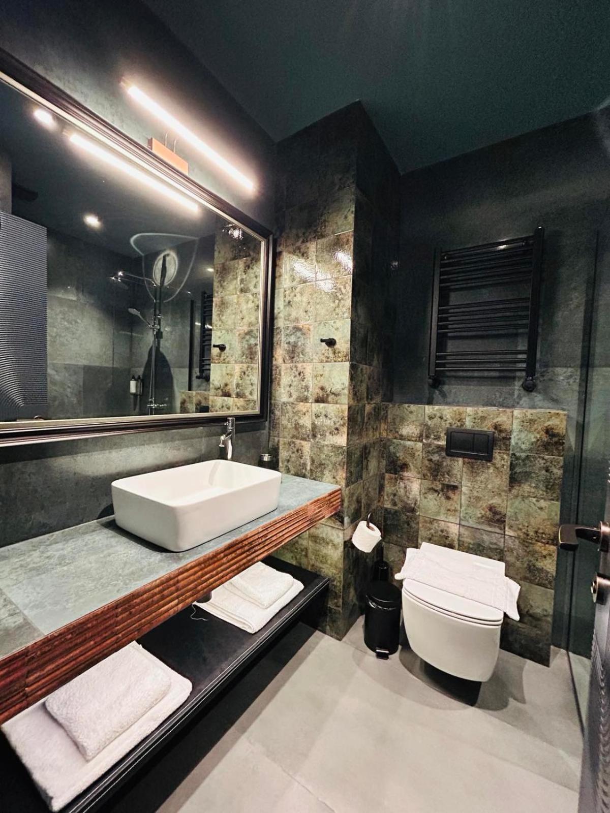 Solomon Hotel Кутаиси Екстериор снимка