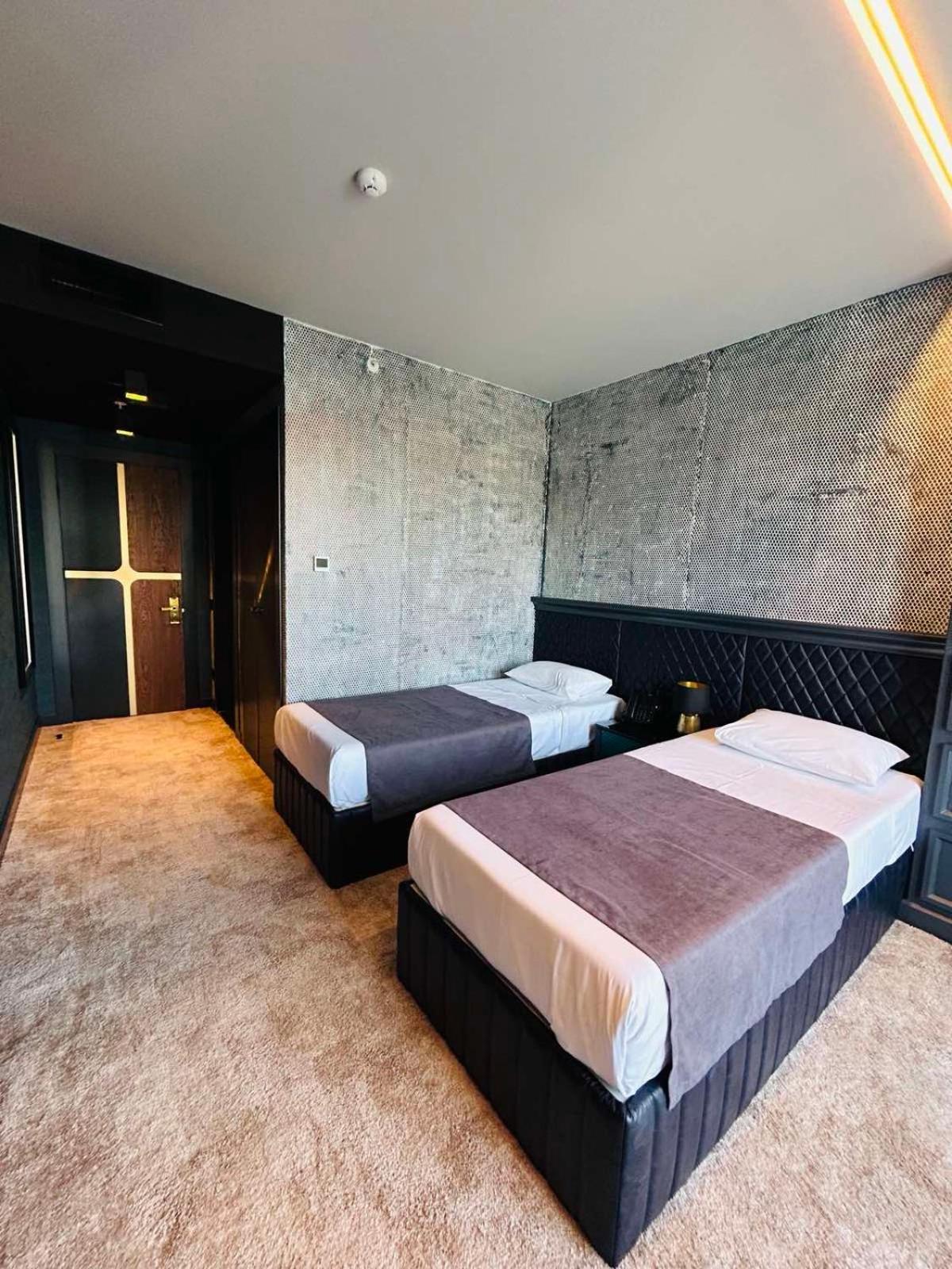 Solomon Hotel Кутаиси Екстериор снимка