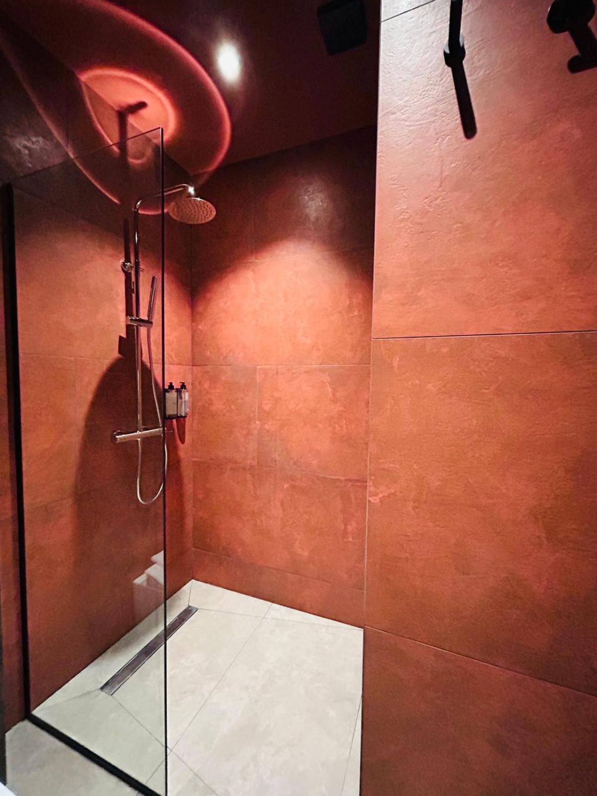 Solomon Hotel Кутаиси Екстериор снимка