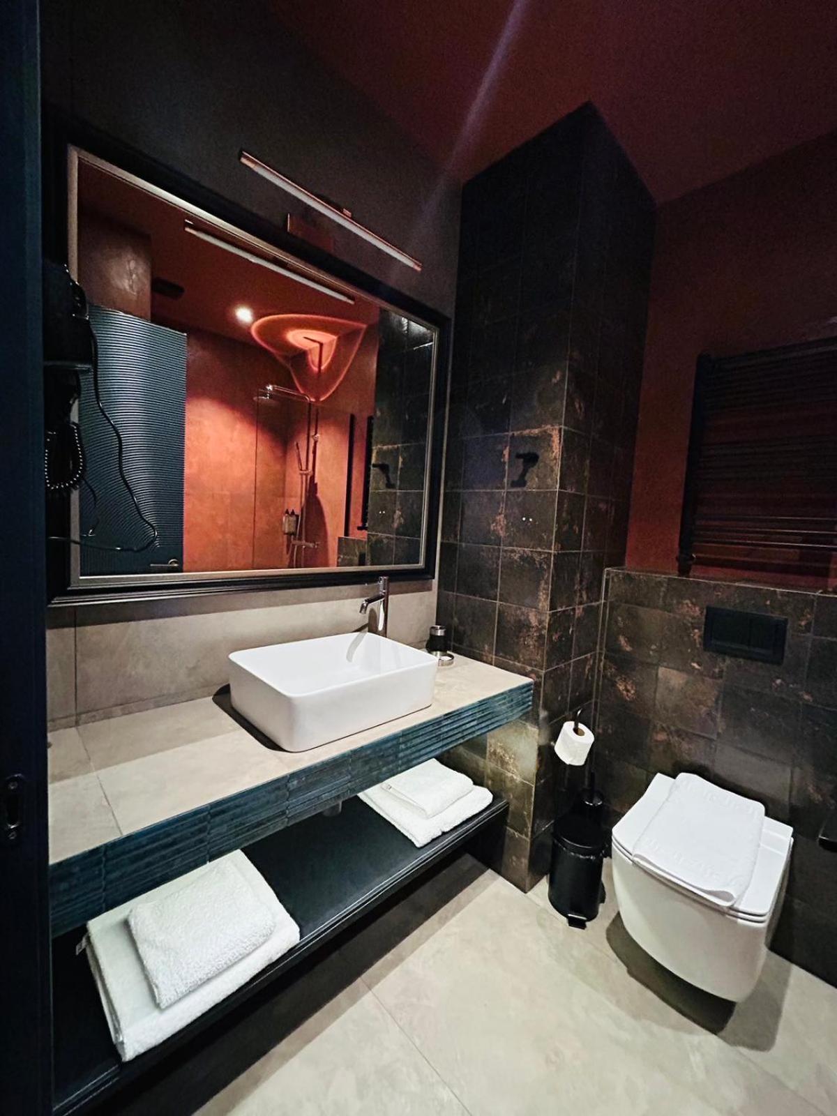 Solomon Hotel Кутаиси Екстериор снимка