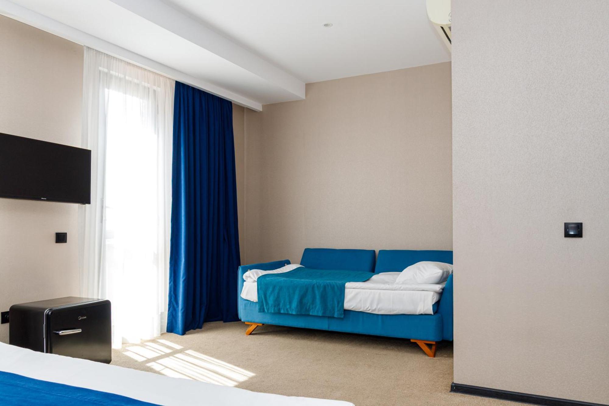 Solomon Hotel Кутаиси Екстериор снимка