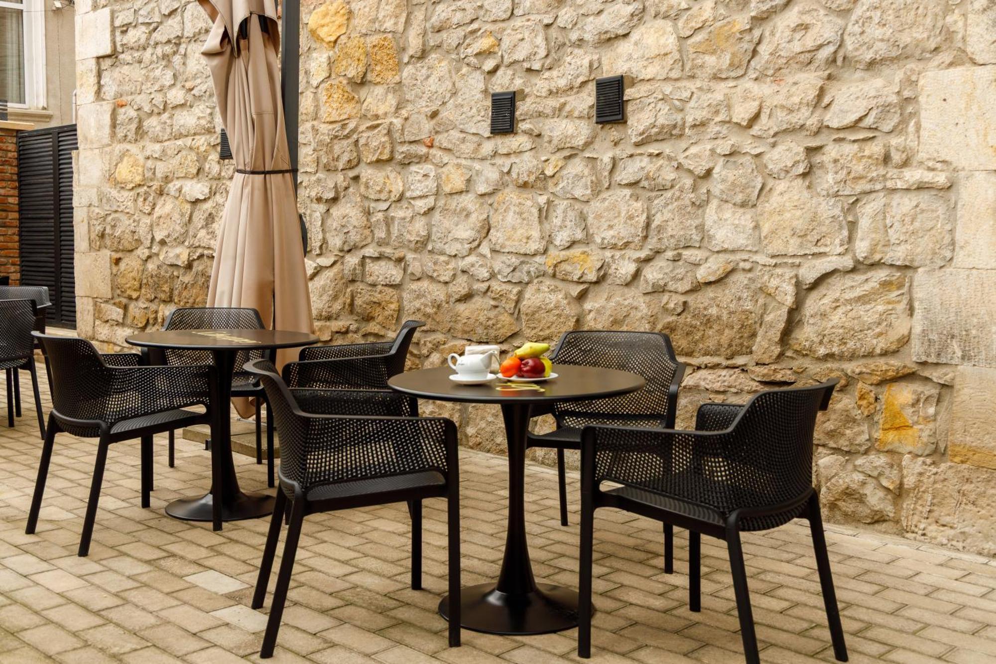 Solomon Hotel Кутаиси Екстериор снимка