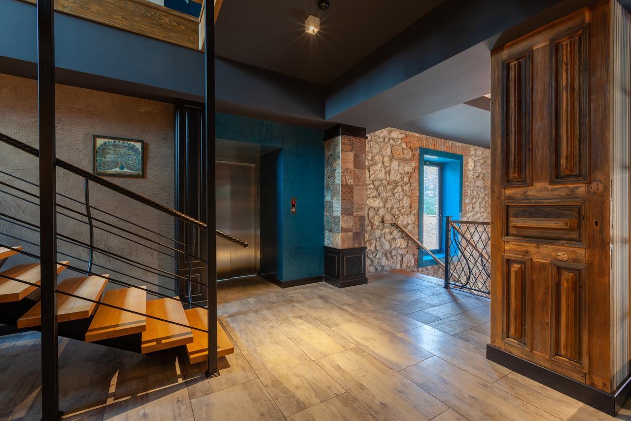 Solomon Hotel Кутаиси Екстериор снимка