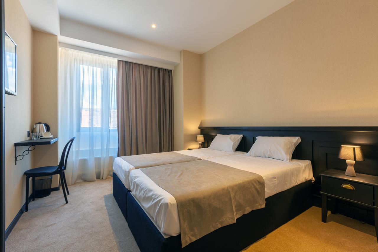 Solomon Hotel Кутаиси Екстериор снимка