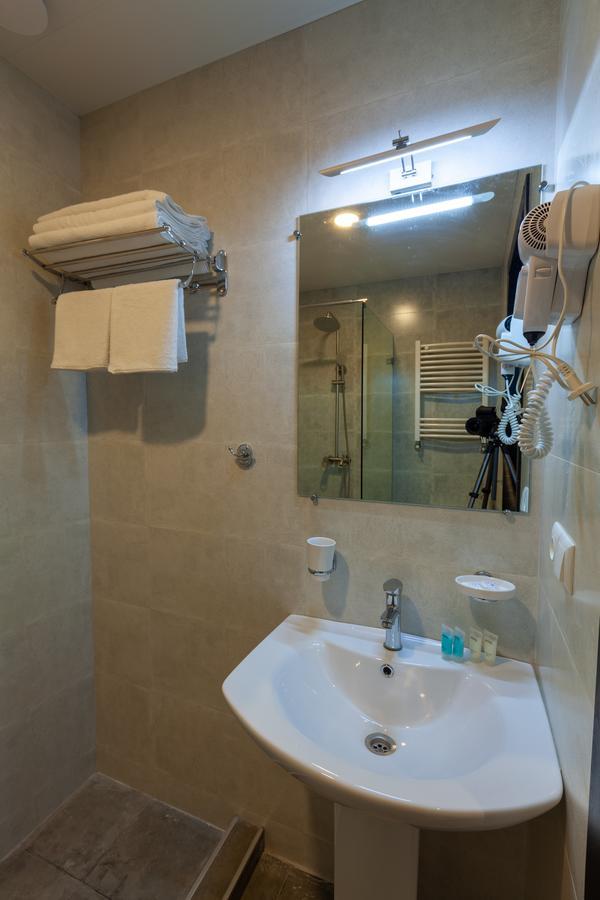Solomon Hotel Кутаиси Екстериор снимка