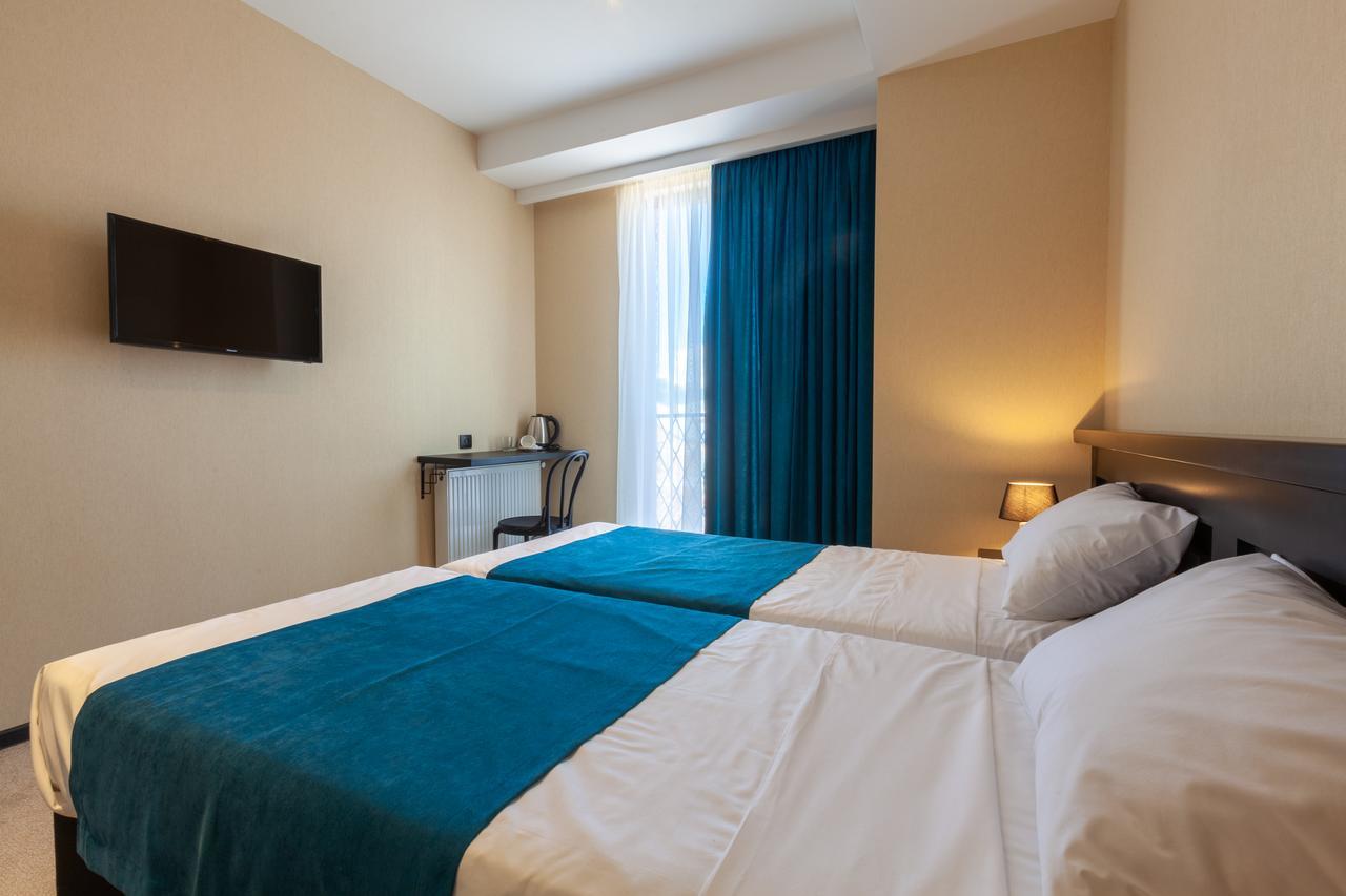 Solomon Hotel Кутаиси Екстериор снимка