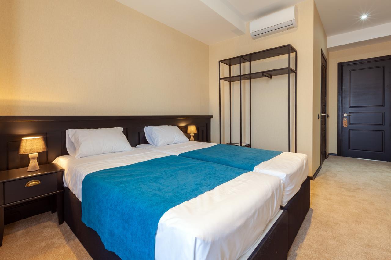 Solomon Hotel Кутаиси Екстериор снимка