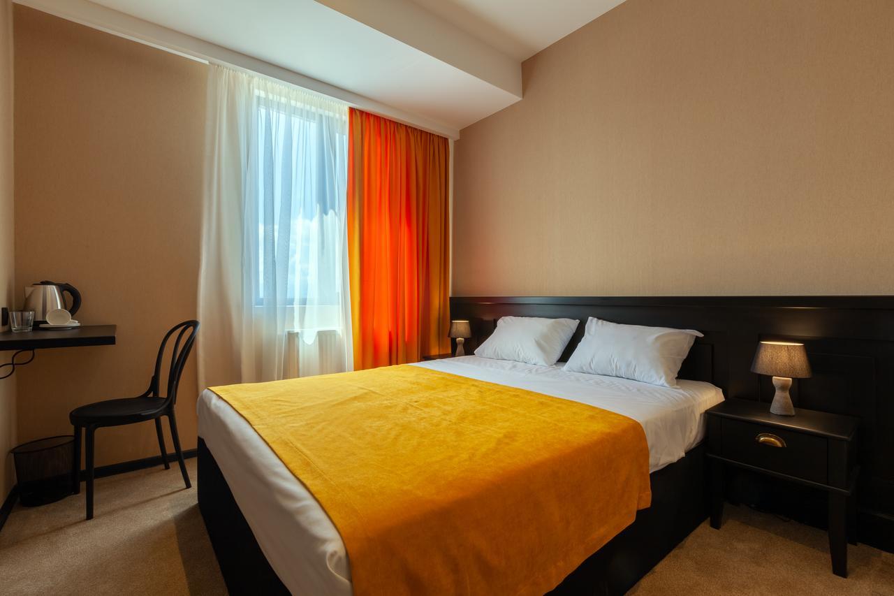 Solomon Hotel Кутаиси Екстериор снимка