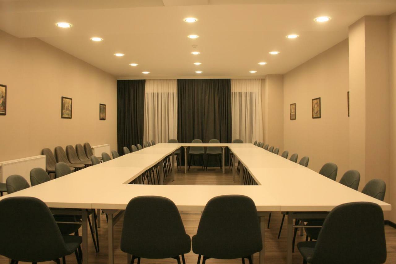 Solomon Hotel Кутаиси Екстериор снимка