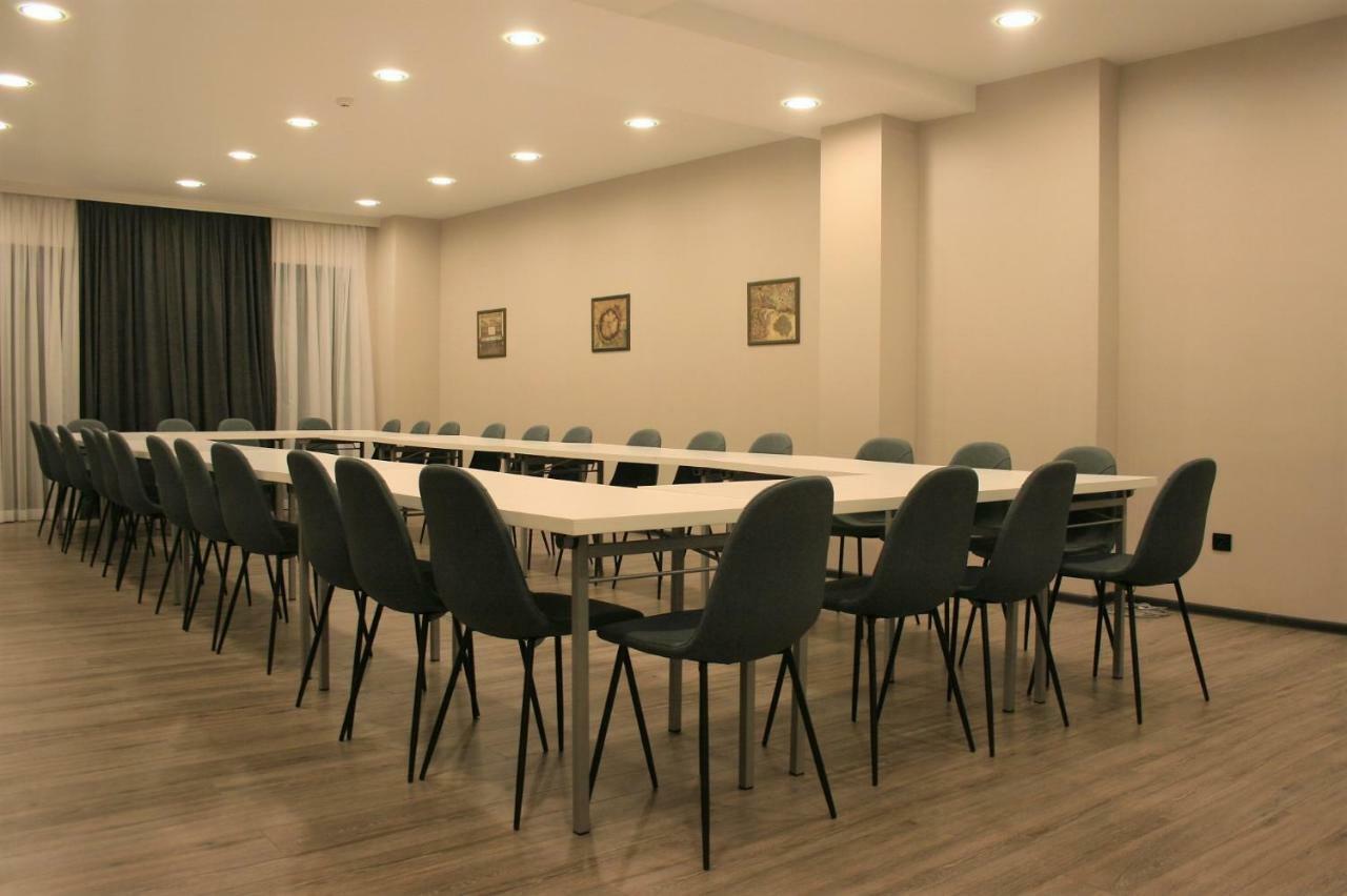 Solomon Hotel Кутаиси Екстериор снимка