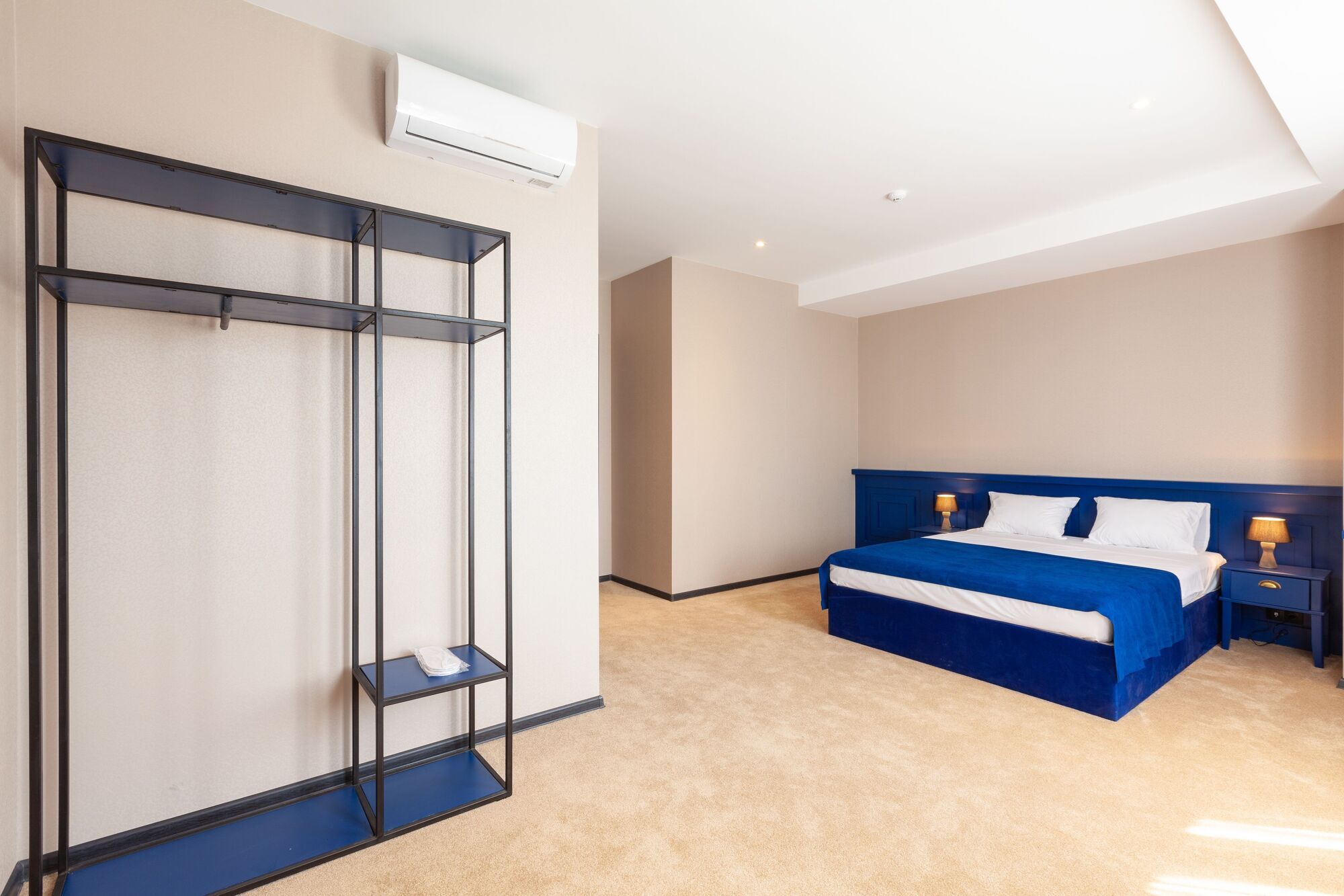 Solomon Hotel Кутаиси Екстериор снимка