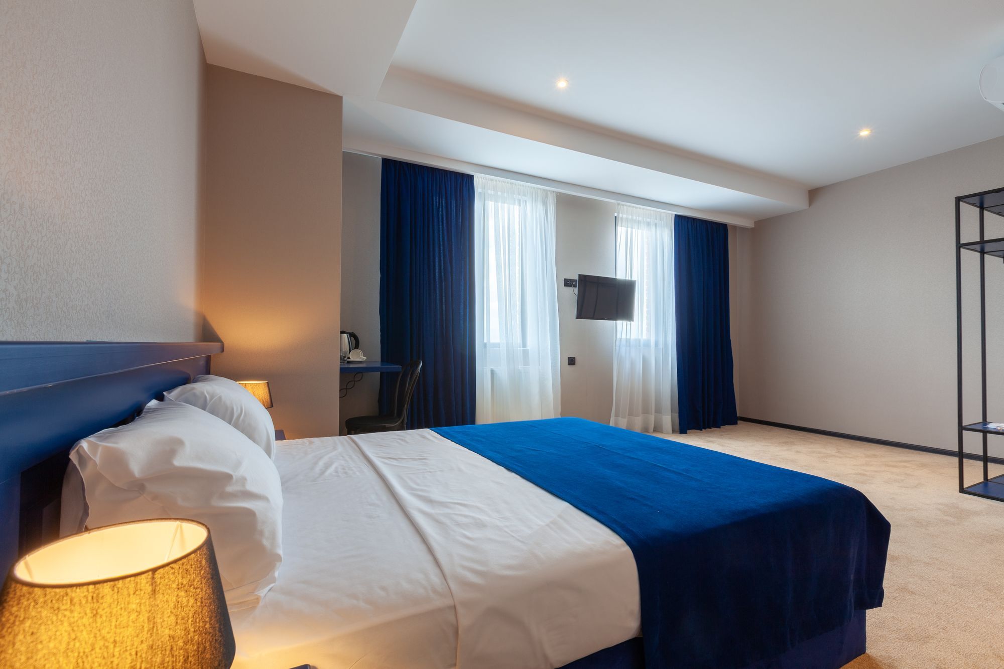 Solomon Hotel Кутаиси Екстериор снимка