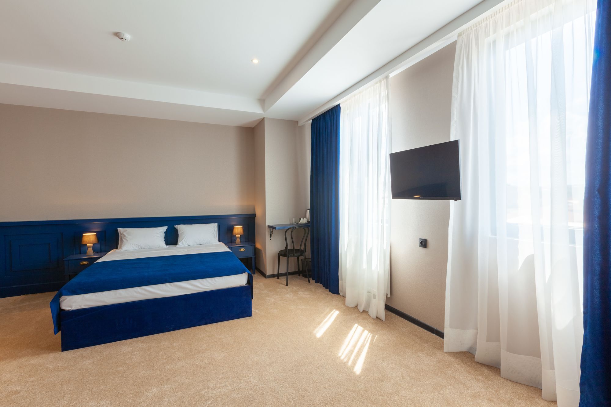 Solomon Hotel Кутаиси Екстериор снимка